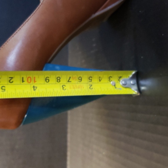 Kenneth Cole Reaction Peep Toe Platform Pump - Picture 6 of 10